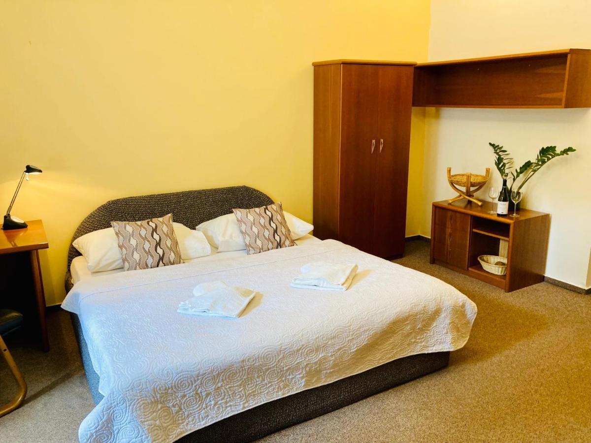 Hotel U Rytire Melnik Bagian luar foto
